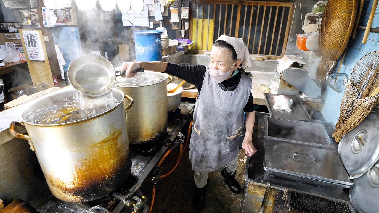 深夜３時から働くスーパーおばあちゃんの爆売れ天ぷら肉うどん丨Japanese Tempura Udon Noodles