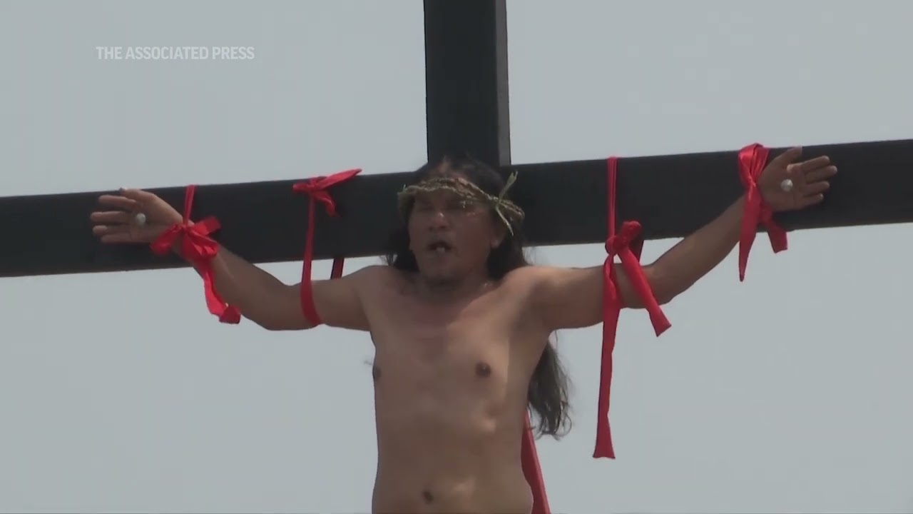Philippines reenact crucifixion on Good Friday