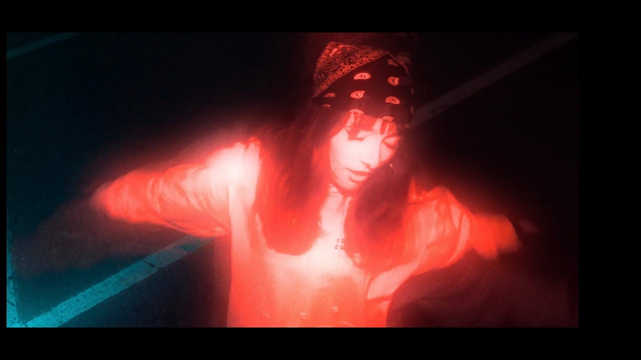 LOUV' - Strange (clip officiel)