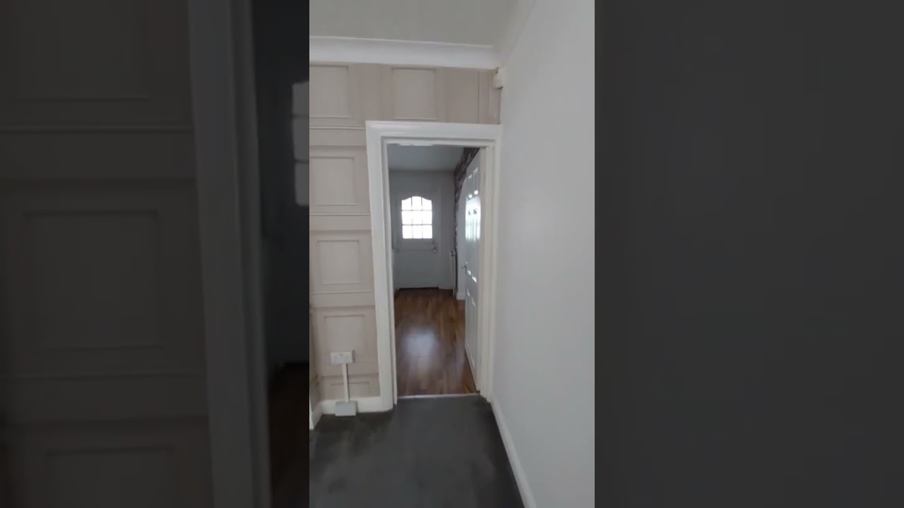 Three Bedroom End Terraced House with Front and Back Garden in LS11 to Rent 