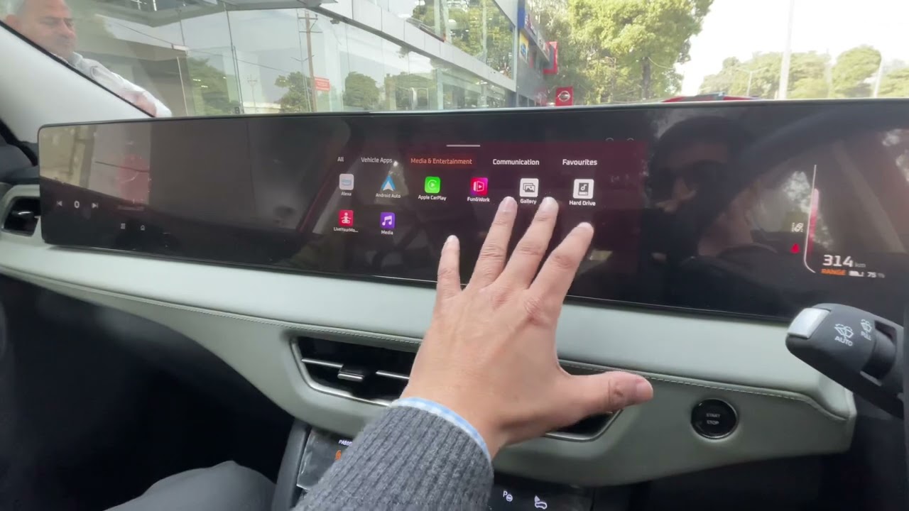 Mahindra Xev : 9e :: Infotainment system ,Drive cluster in detail #mahindra #Xev #9e #Xroaders