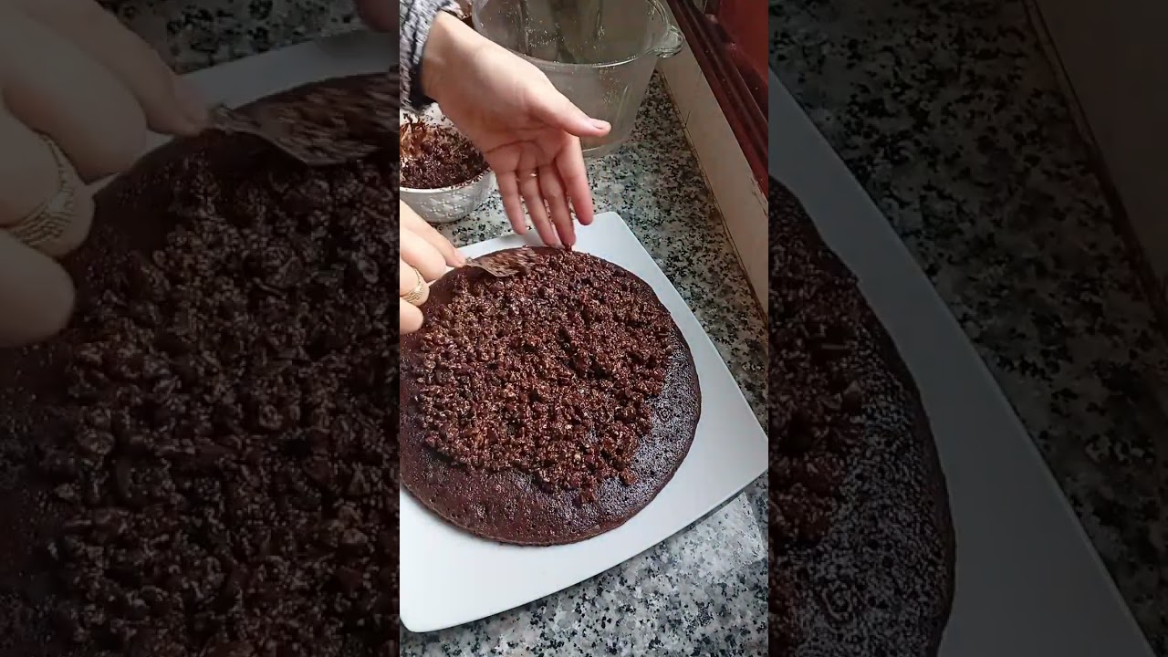 أسهل وأحسن طورطة لاكريم وطبقة مقرمشة باللوز 🍰🍰 مكونات بسيطة إقتصادية وناجحة من أول تجربة 👌👌♥️😋#طورطة