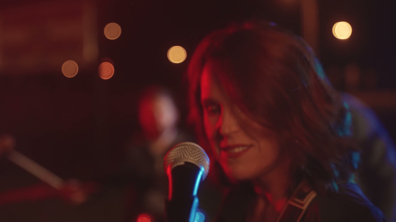 Karo Laurendeau - Vidéoclip officiel - Une autre chambre d'hôtel