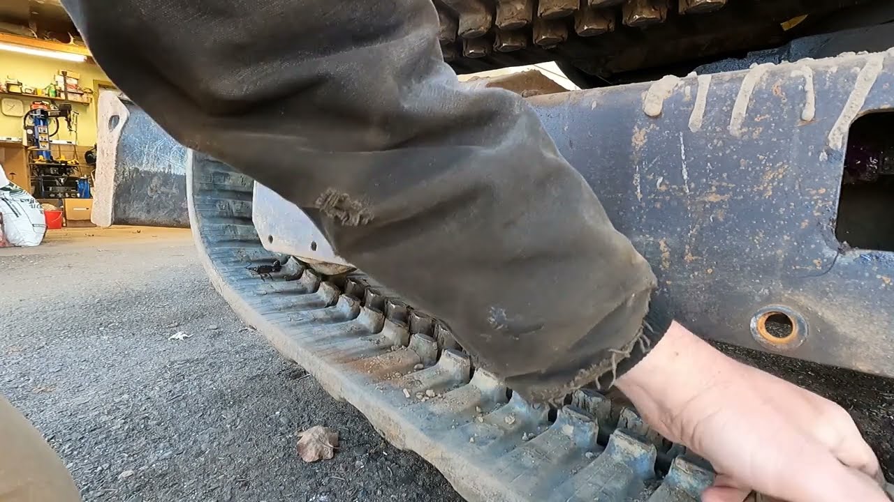 I Bought a John Deere 35D Excavator! Needs A lot of Work :(
