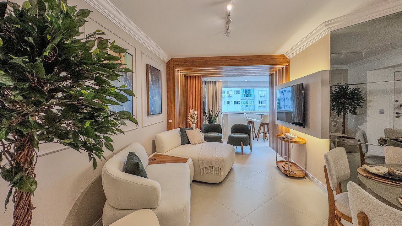 Apartamento finamente mobiliado a 100 metros do mar, à venda em Balneário Camboriú.