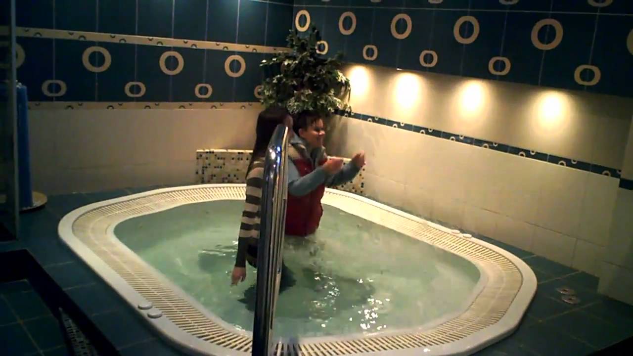 wetlook.pl two girls in jakuzzi