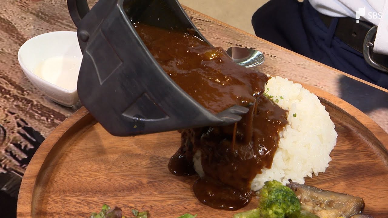 看板メニューはショベルカーの「バケット」カレー!? 重機がコンセプトのカフェ 開店の理由は深刻な人手不足