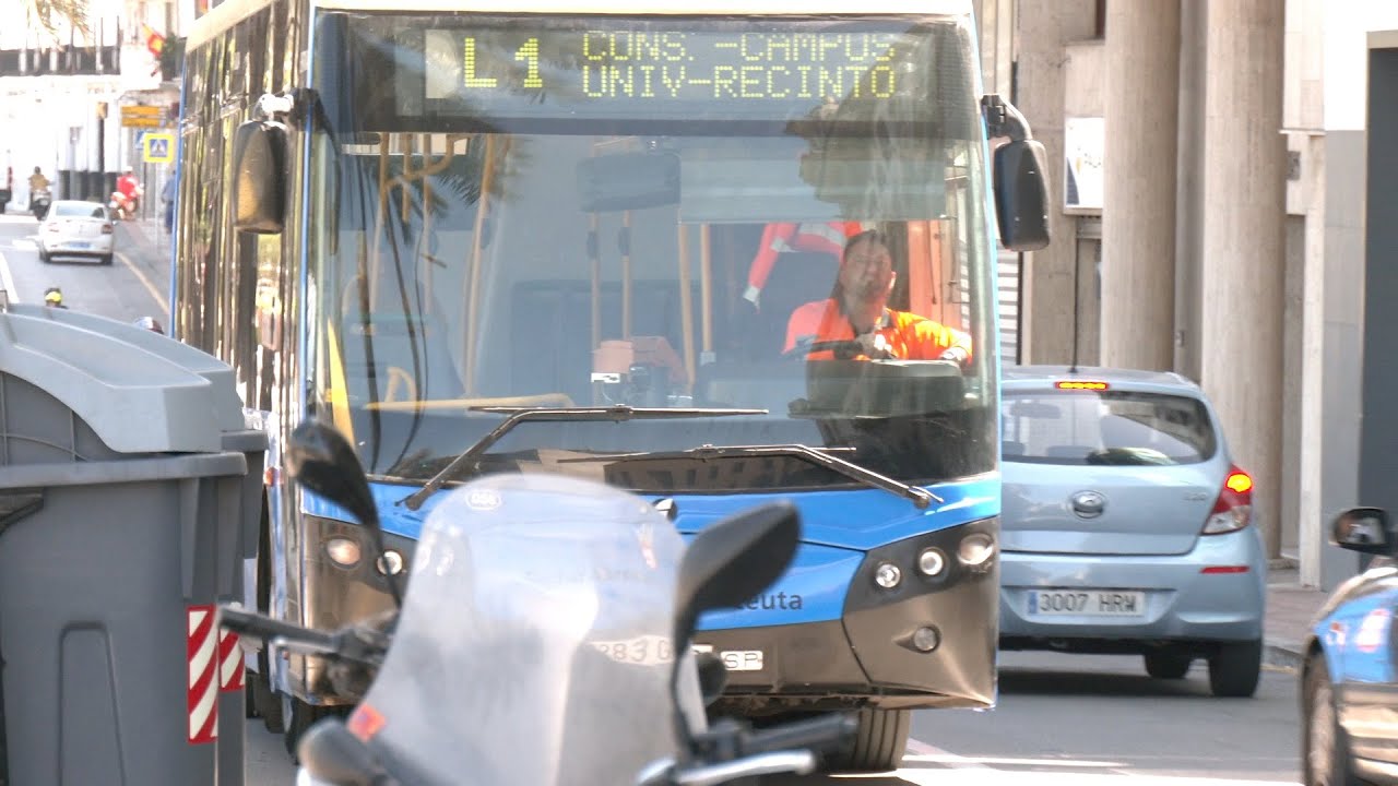 La flota de autobuses: del verde 'Hadú-Almadraba' al azul 'Amgecivesa'