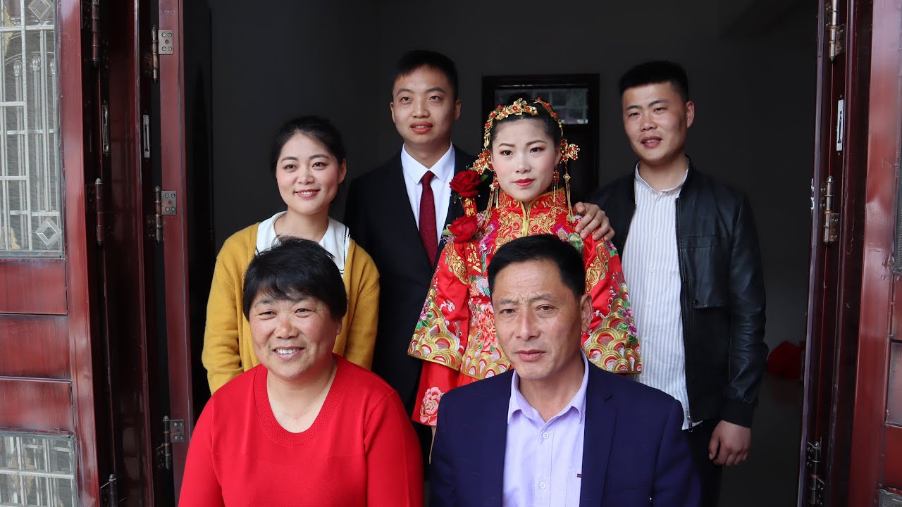 妹妹出嫁了，弟弟和她共吃一碗分家飯，從此成為兩家人