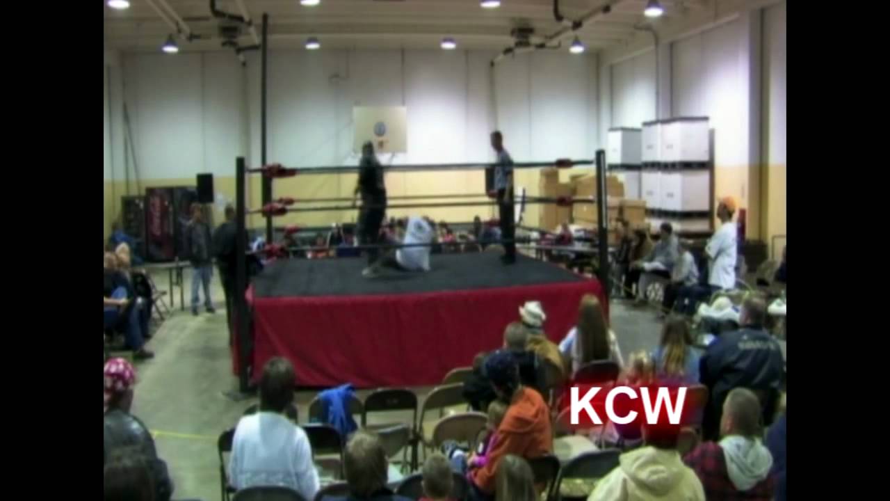 Bobby Blade Vs Chuck E Smooth