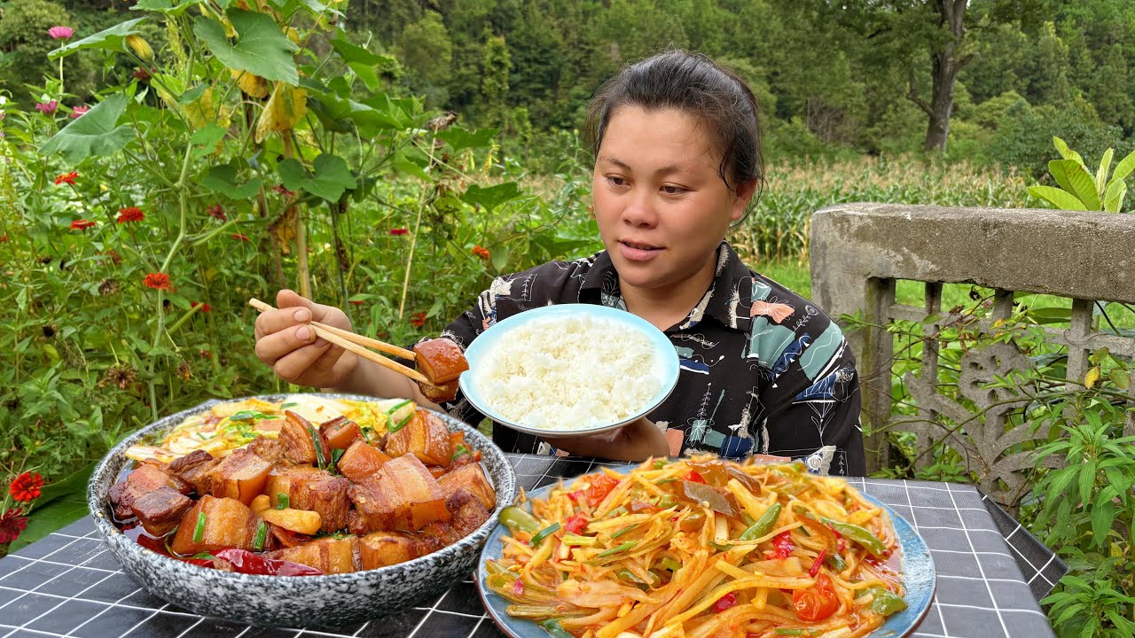 大块的红烧肉配着酸辣土豆丝太下饭了 today eat delicious Braised pork belly and shredded potatoes