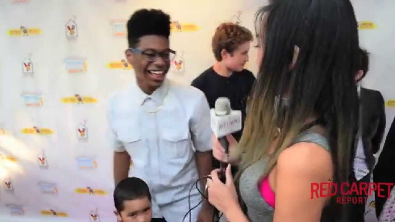 Kamil McFadden at the Ronald McDonald House Celebrity Stuff-A-Thon #CelebrityStuffathon #RMHC