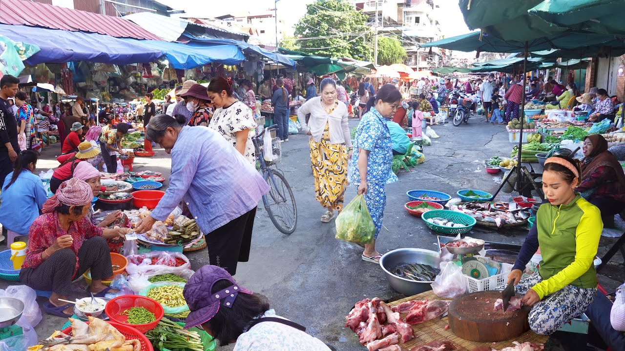 Cambodian Routine Food & Lifestyle @ The Market - Deep Fried Taro, Shrimp, Fish, Pork, & More