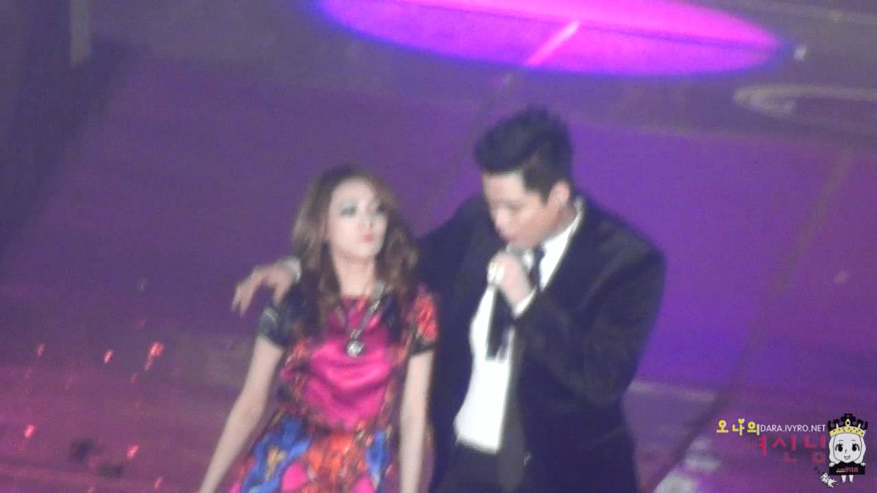 [FANCAM] 111203 YG Family concert - Tell me *Jinusean (DARA ver)
