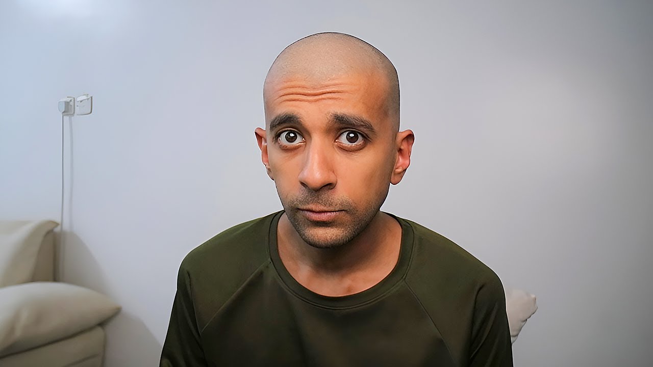 أصلع يلعب فيفا