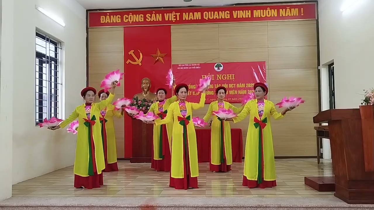 Người cao tuổi mừng thọ các cụ thôn 1 