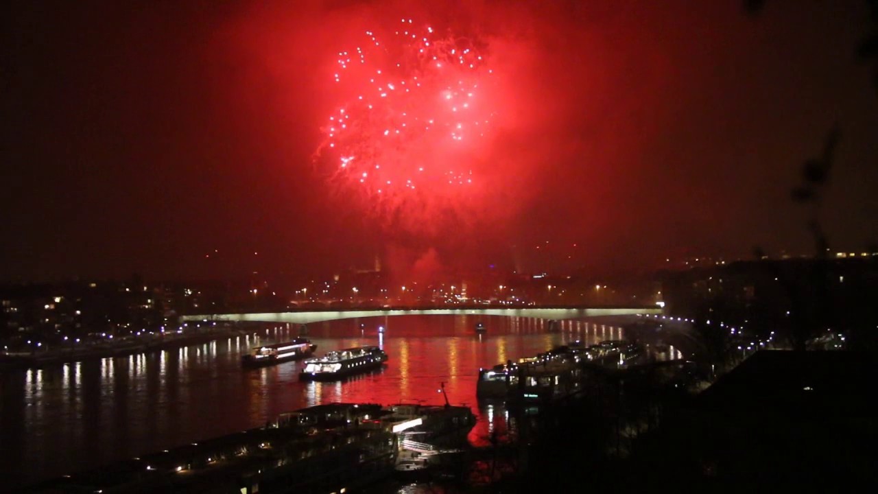 Sylvester Feuerwerk 2020 auf dem Rhein