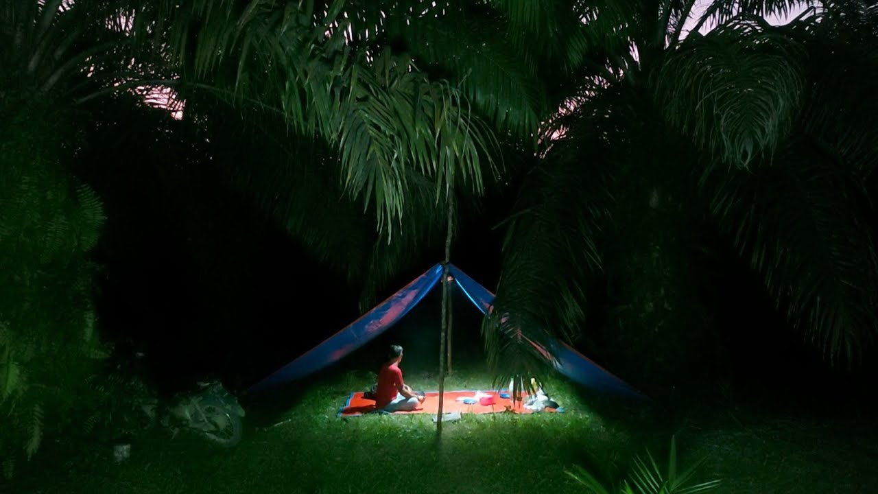 Menunggu waktu sahur sambil mencari ikan