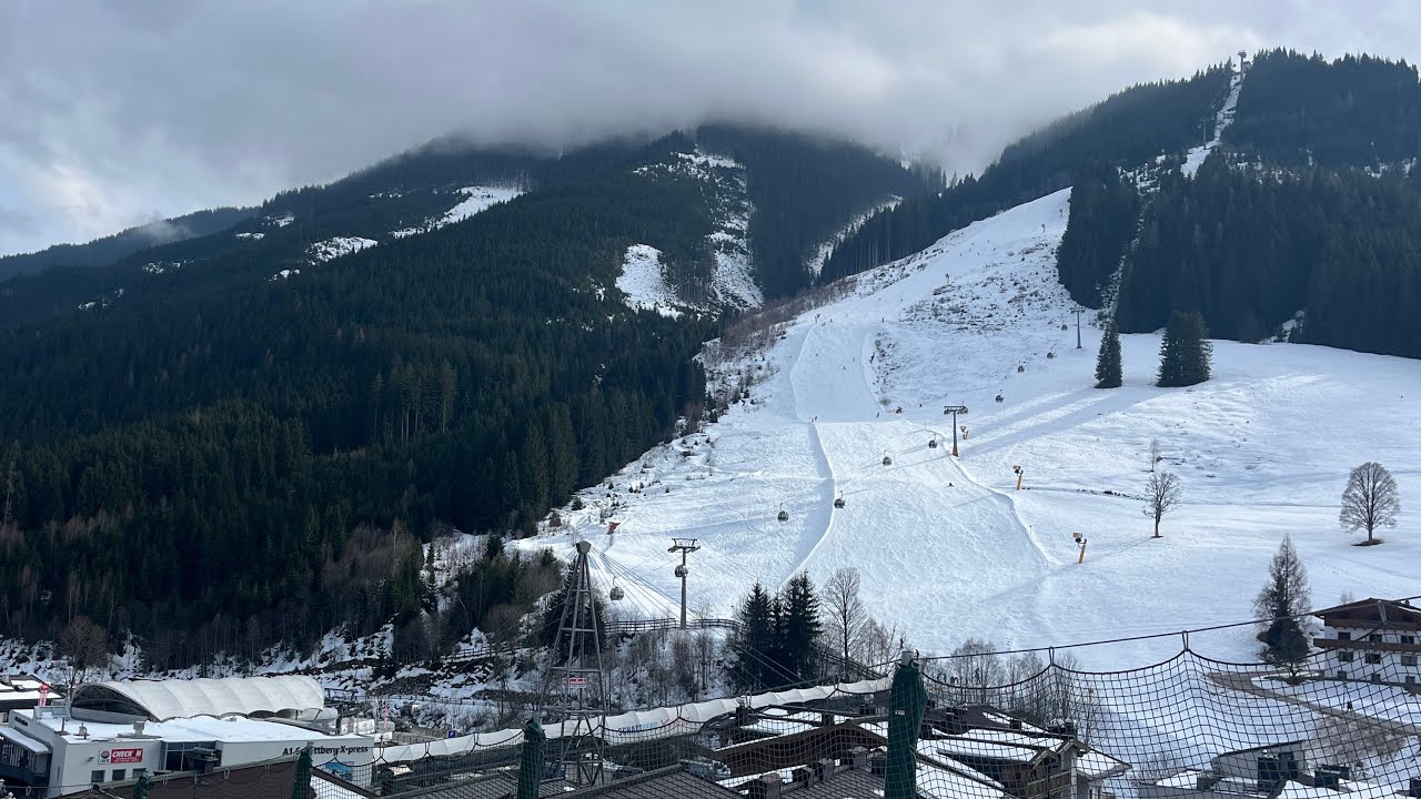 Schattberg Xpress Saalbach 8er Gondel