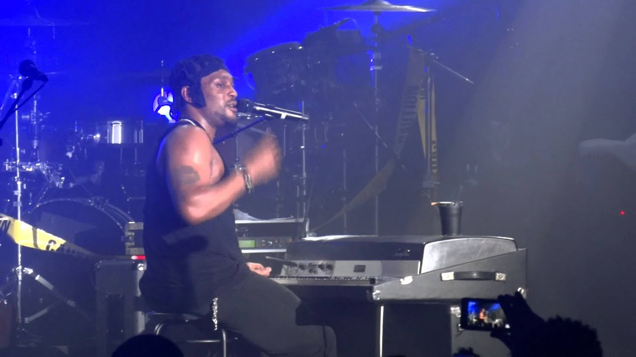 D'Angelo - Medley (Live @ Le Bataclan, Paris, 2012-07-15)
