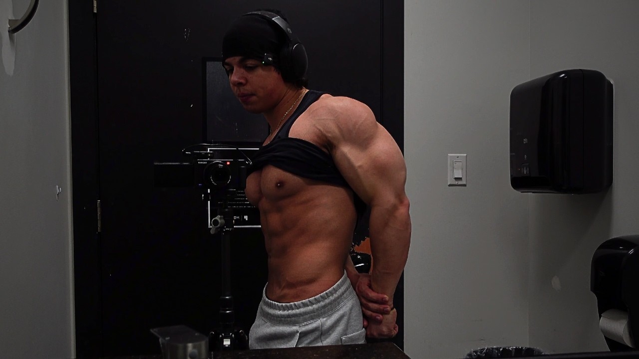 living 2026 like its 2016 | push day at Pure Muscle