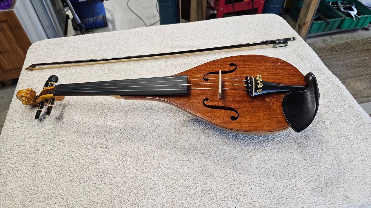 Making a gourd violin