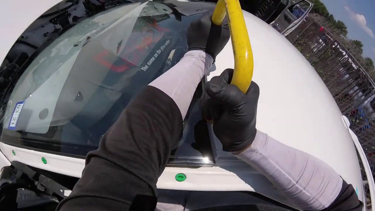 NISSAN GTR 2018 WINDSHIELD REPLACEMENT