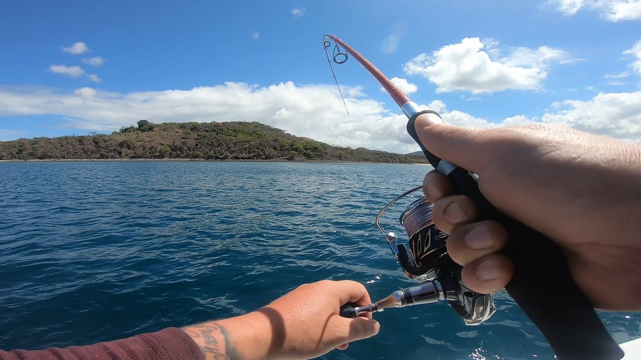 LES CARANGUES CHASSENT - Canne Tenryu & Stella SW 5000, un r&eacute;gal ! P&ecirc;che sportive &agrave; Madagascar