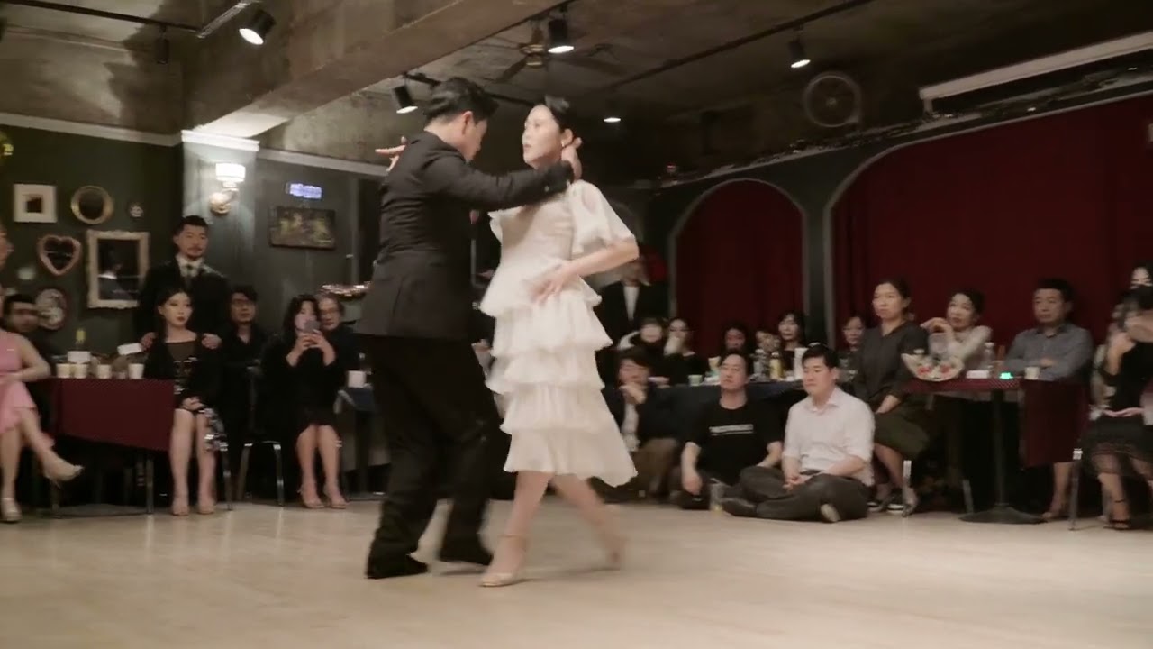 🇰🇷 데일리 탱고 Daily Tango 32 - Ave Maria - Astor Piazzolla #로라밀롱가