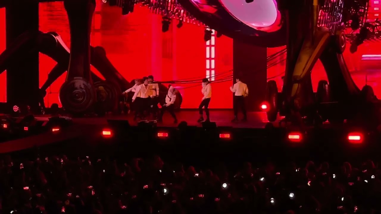 Red Lights - Stray Kids (OT8) | Full Stage Cam (230331 Maniac World Tour Encore - Los Angeles Day 1)