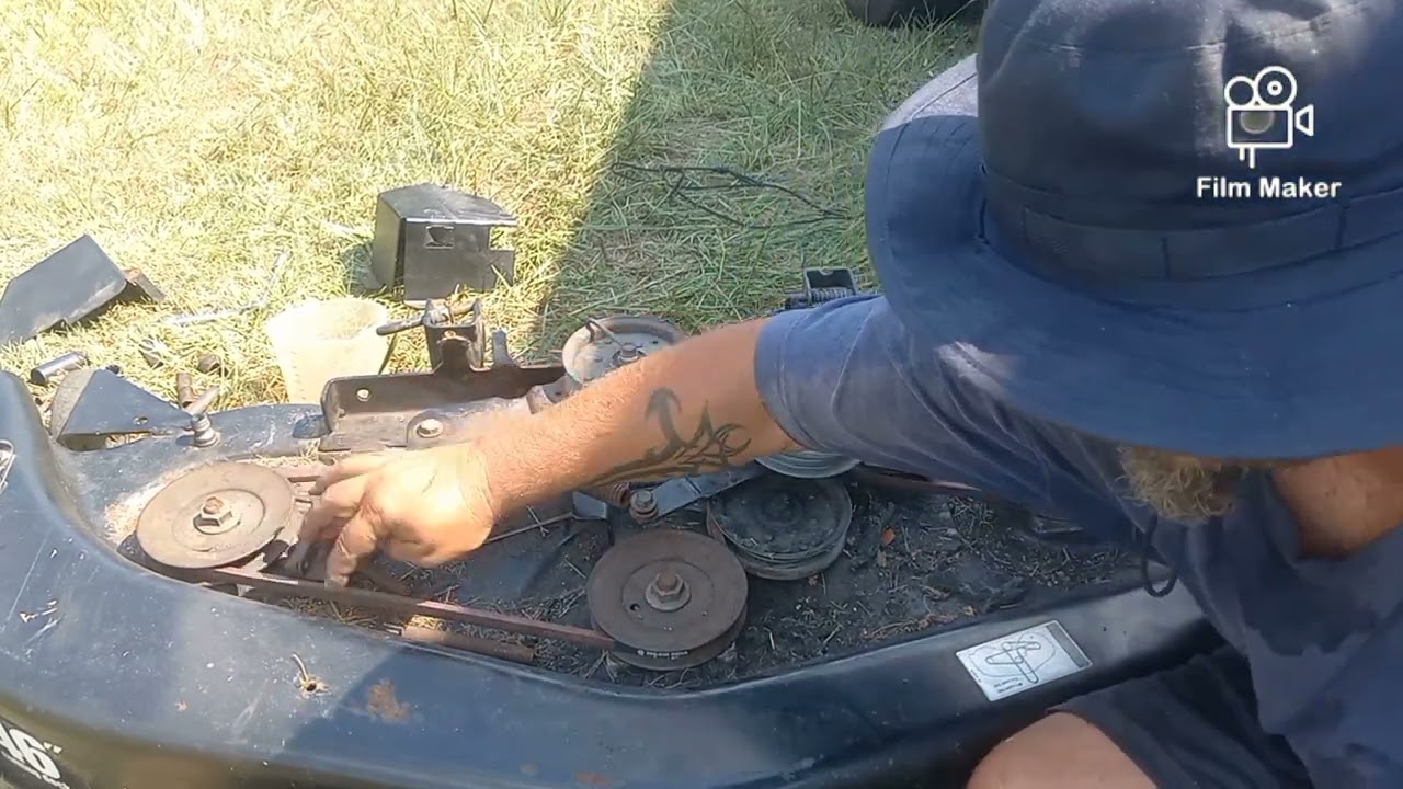 Сломанный ремень деки / самоходная газонокосилка Troy Bilt Super Bronco