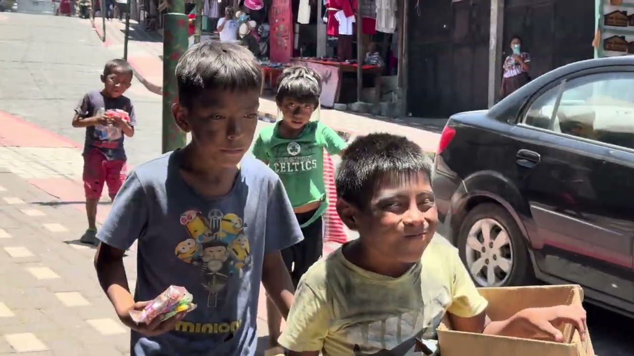 Los vendedores de chicles en Guatemala al estilo batería Tony y jorjais 😭