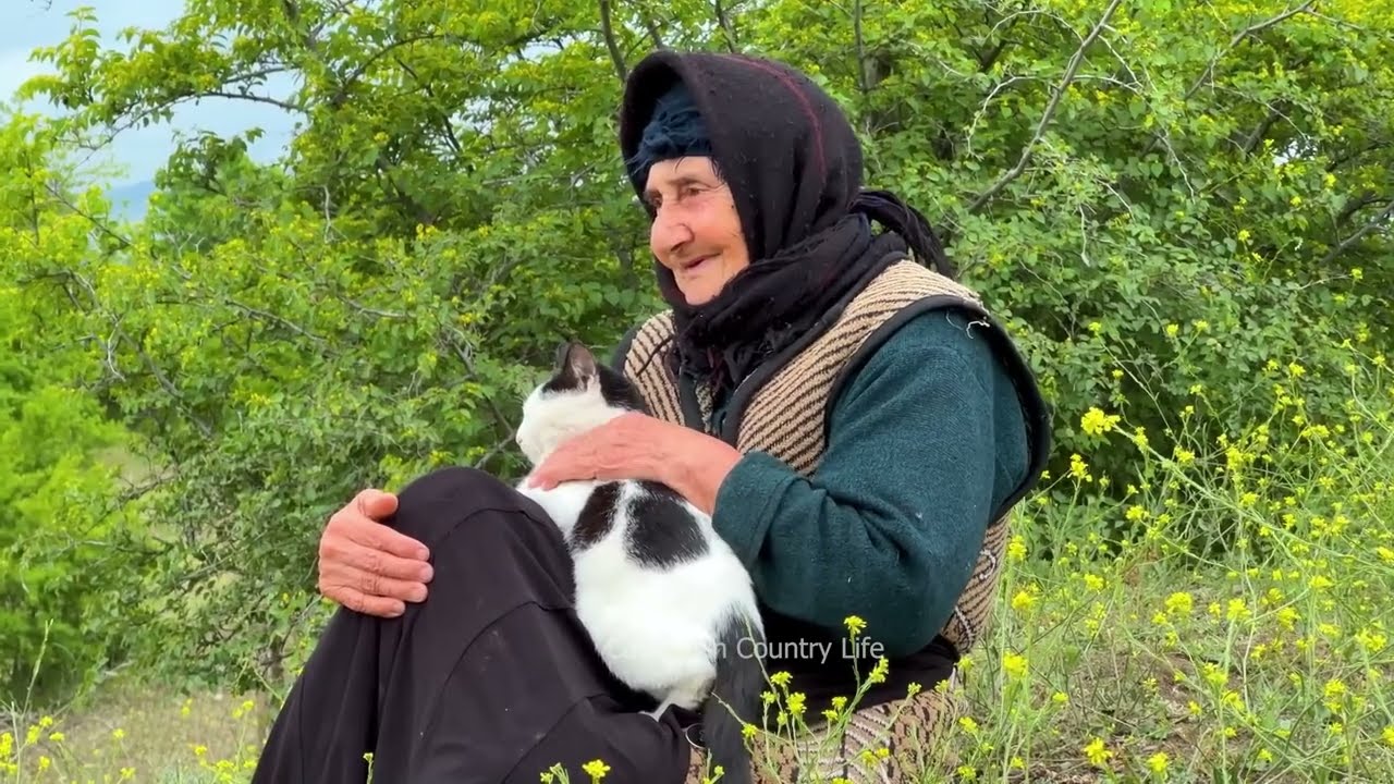Grandmother's Traditional Recipes / Sustainable Living Countryside / Simple Living Rural Area