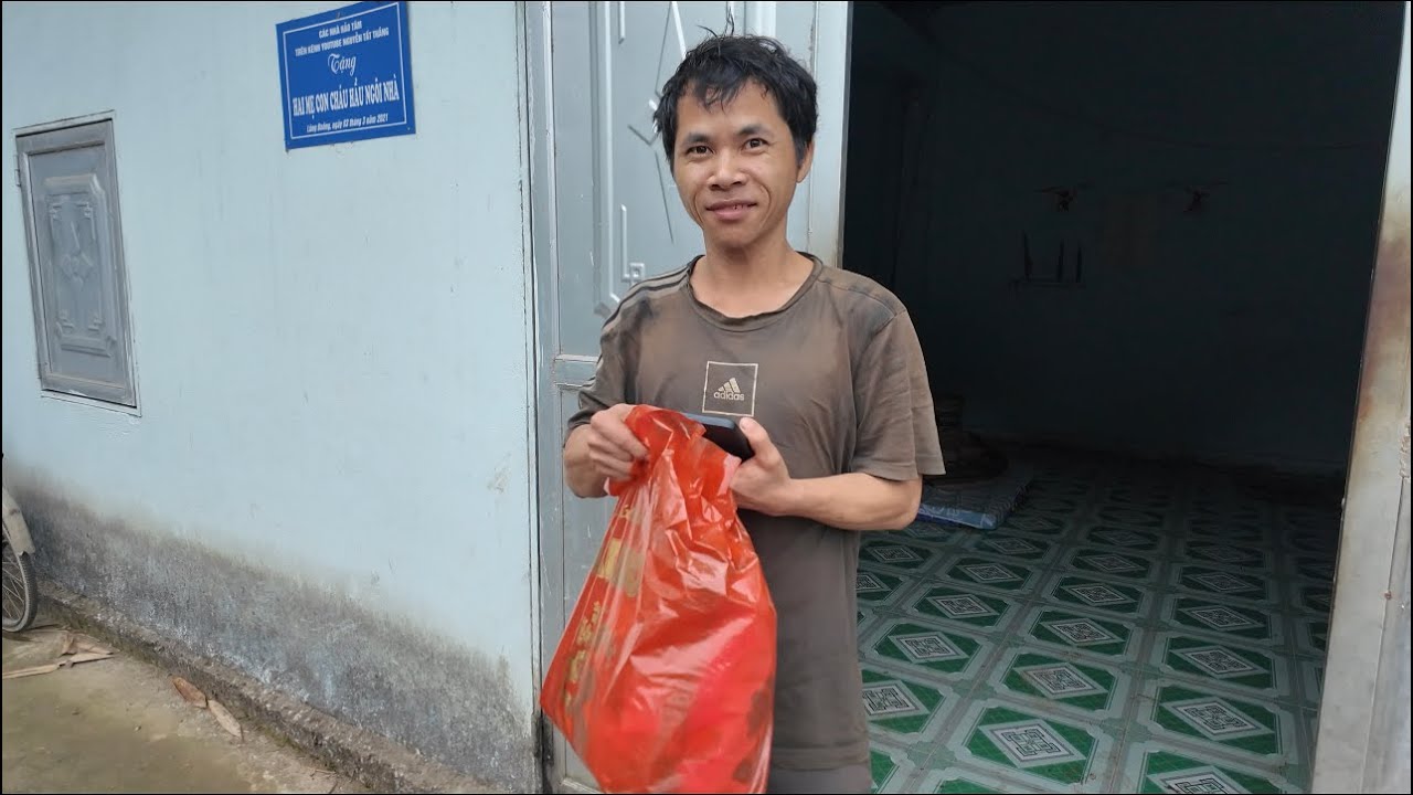 Pây Hầu nhận quà Tết - Điếc Công Tử giận Pây Hầu không vào Nhà . Thào Mí Linh 