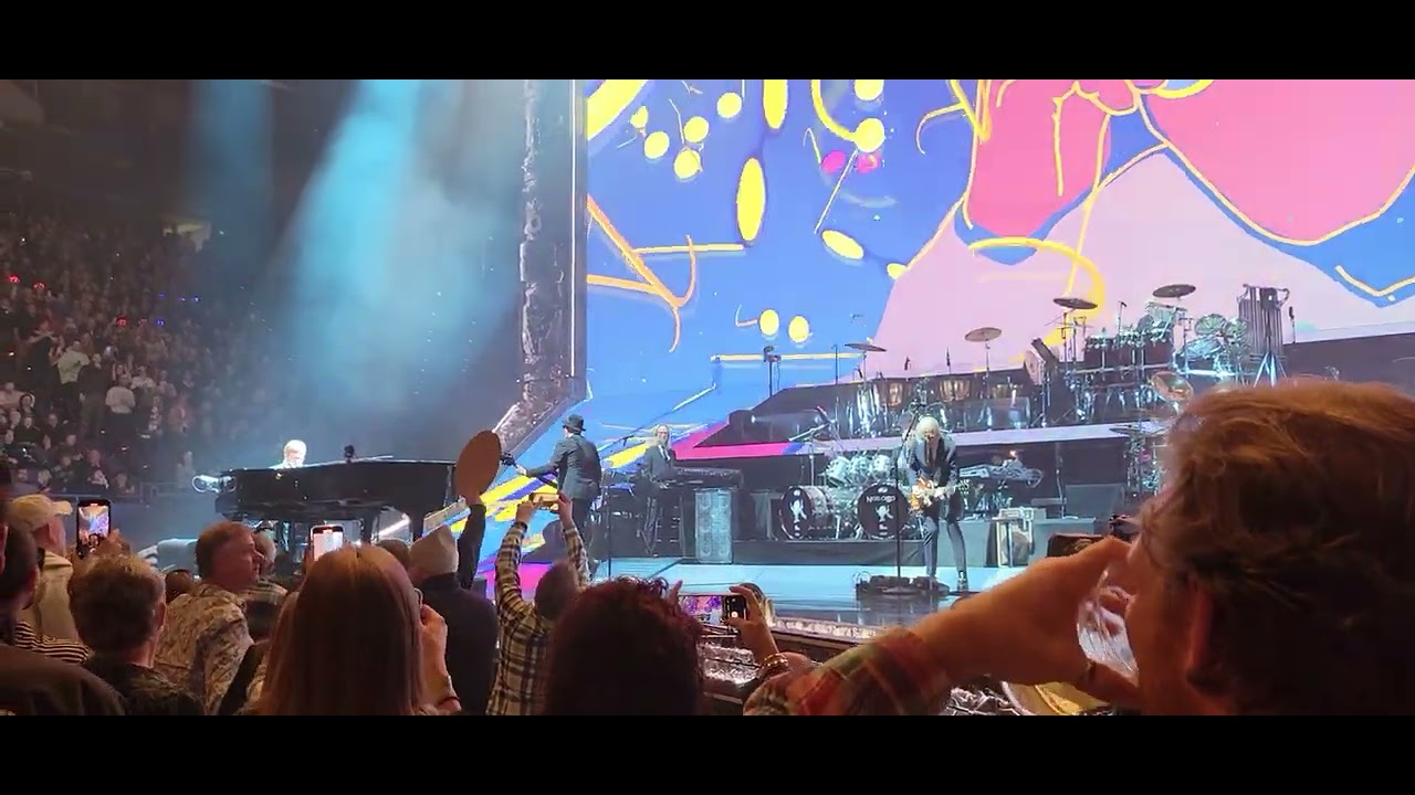 Elton John Bennie and the Jets Live, Farewell Yellow Brick Road Tour Intro, Lexington, Kentucky