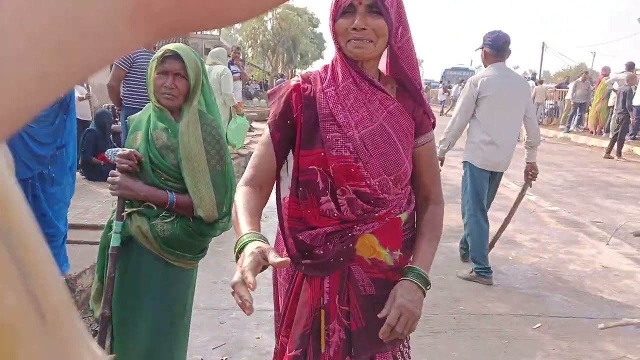 रीवा महसाव में ग्रामीणों ने किया चक्का जाम पुलिस बल मौके पर मौजूद !2026