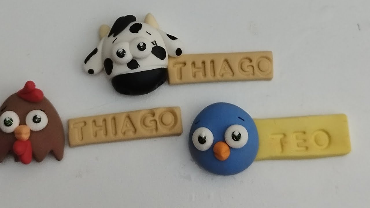 Tarjetas en porcelana fría, con cortante artesanal.