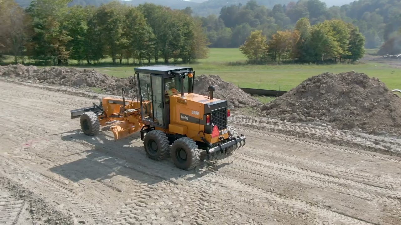Check out how user-friendly the 695B Motor Grader is!