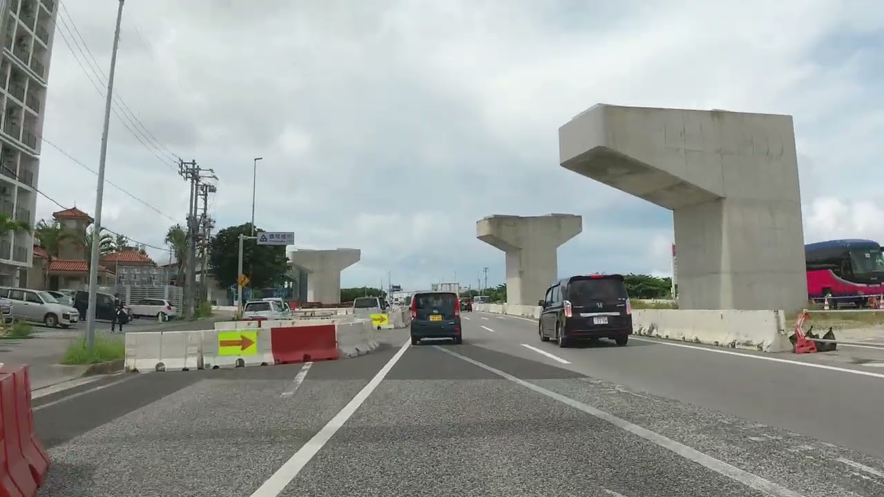 沖縄県_豊見城市_瀬長交差点・小禄バイパス工事中。橋脚は橋が架かるもの。徐々に・・・Tomigusuku・Okinawa(20250619)