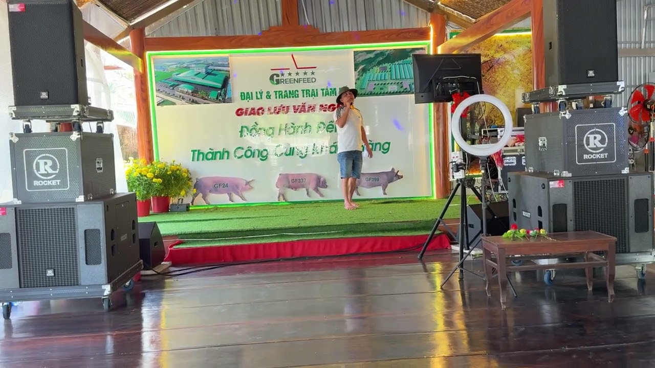 Ca Si Minh Tuan Trinh bay
