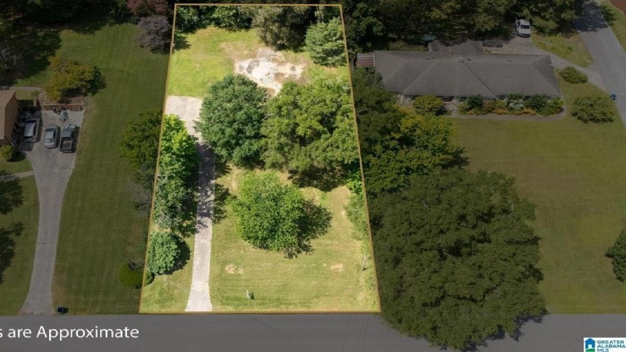 521 13TH STREET, ALABASTER, AL Presented by Yanivis Isbell.