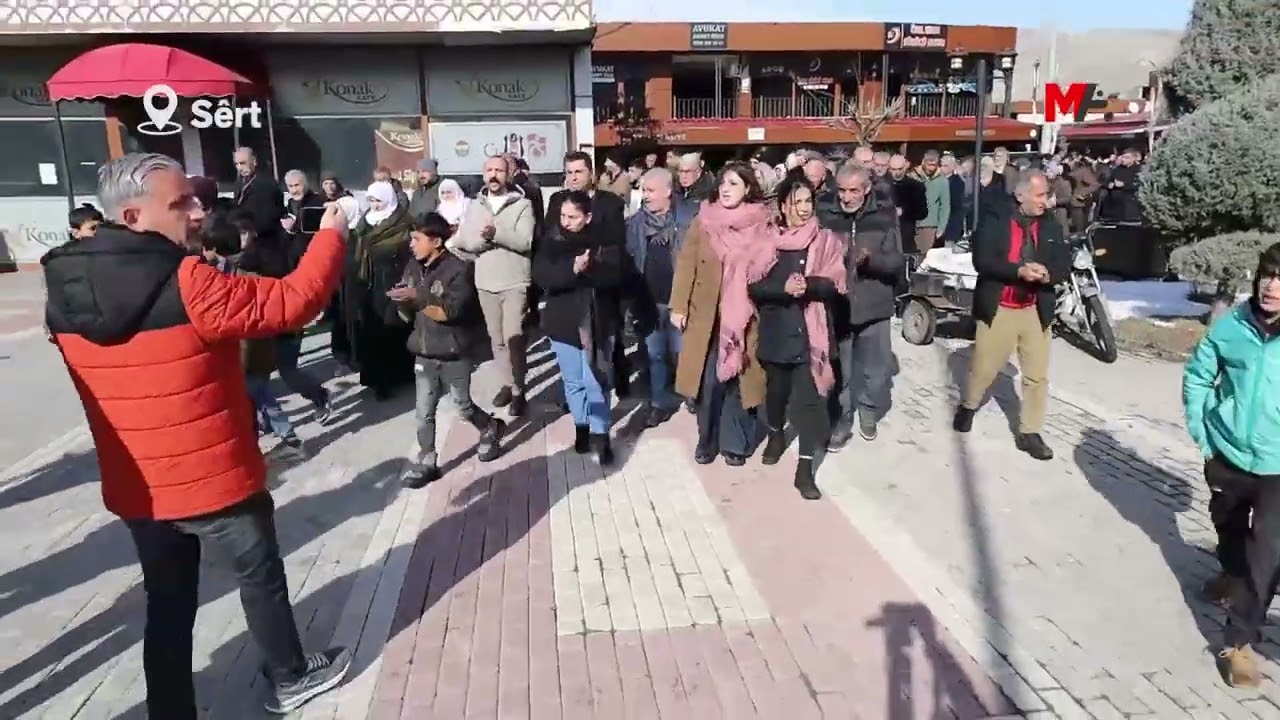 “ROJAVA ROJHİLAT E, KURDİSTAN YEK WELAT E”