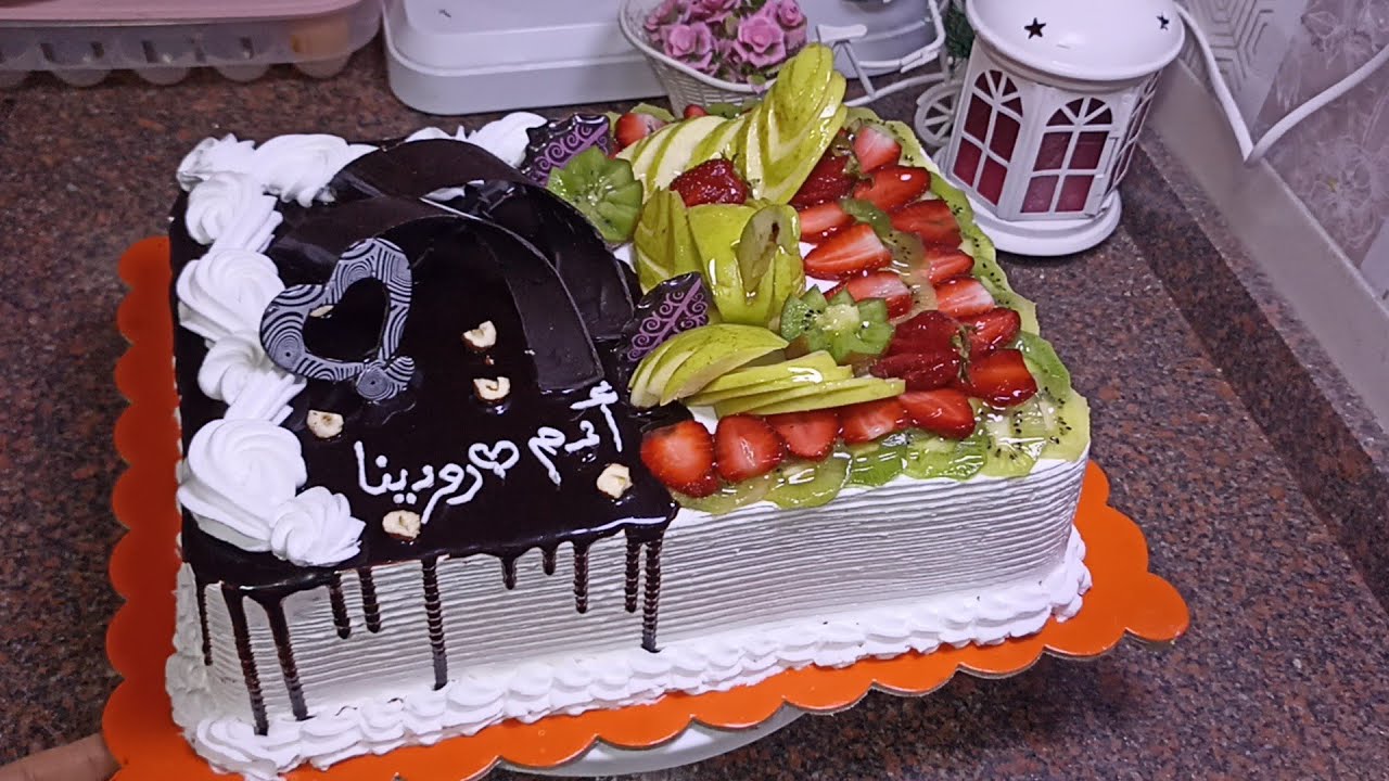 تورتة في اكبر صنية مستطيلة🎂نص فاكهة ونص شيكولاتة 🥰اضمن طريقة للاسبونج من غير ما يهبط