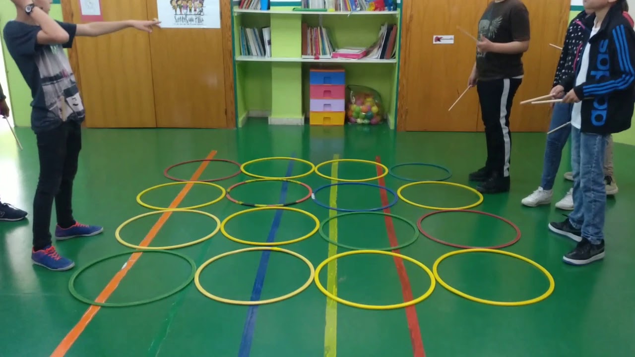 Juego de coordinación y ritmo.