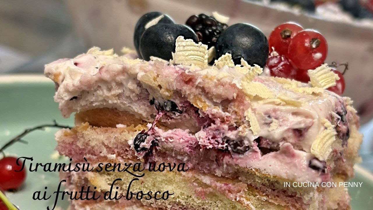 Tiramisu’ senza uova ai frutti di bosco
