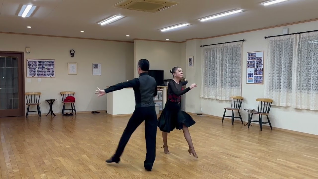 新作のチャチャチャを練習しました。『みてください』