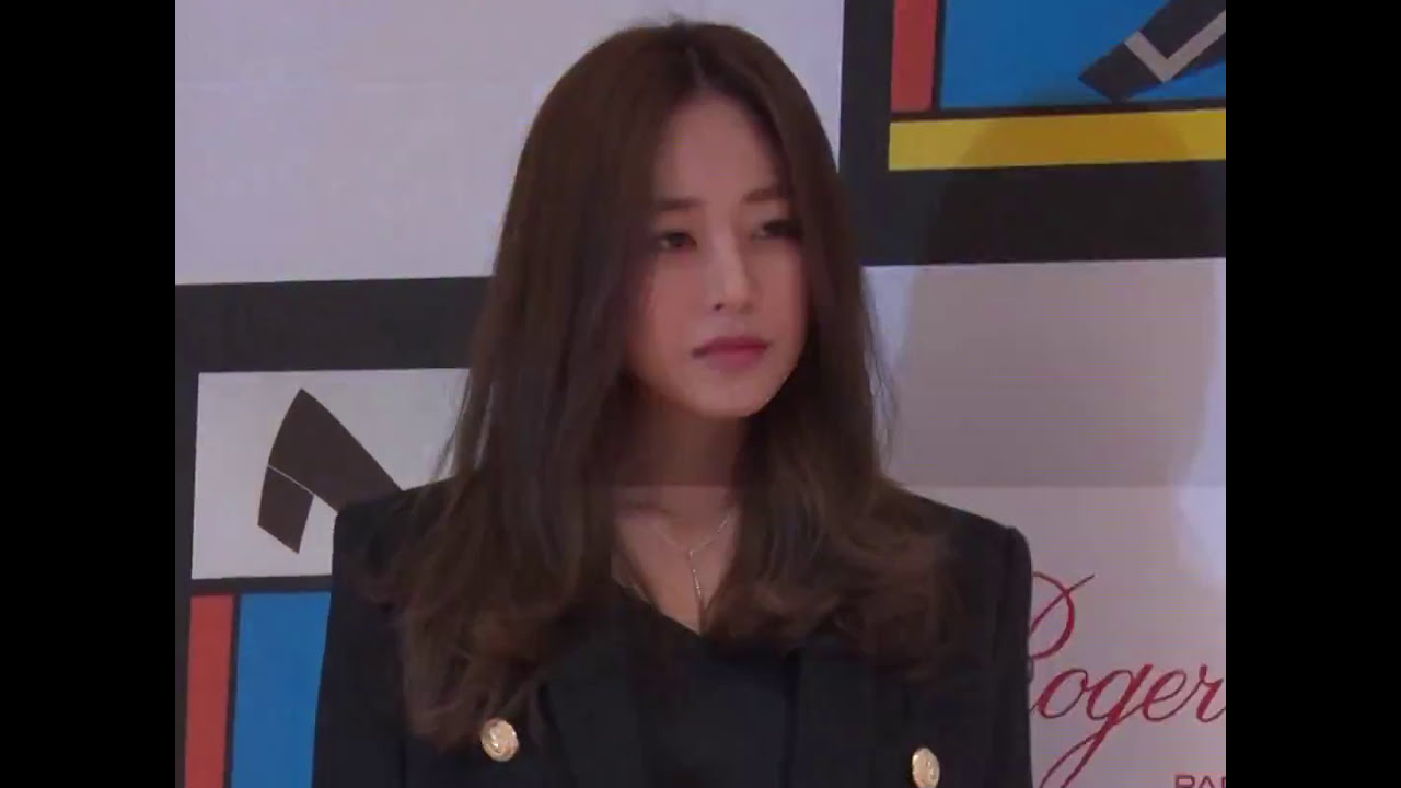 [디패짤] 김효진, '우월한 각선미' 우아함 가득한 화보 같은 등장