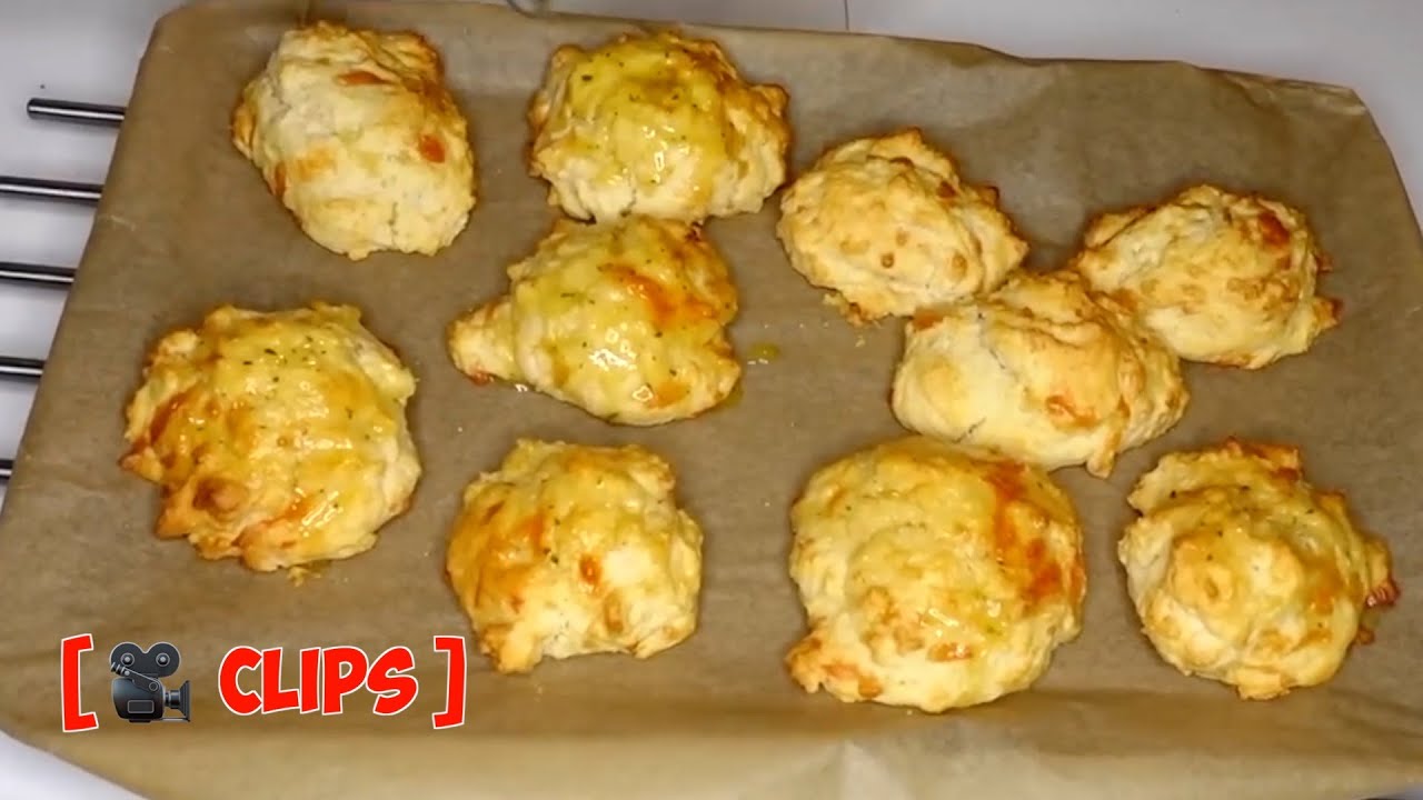 Taste Test: Brits Try Red Lobster Cheddar Bay biscuits for the First Time
