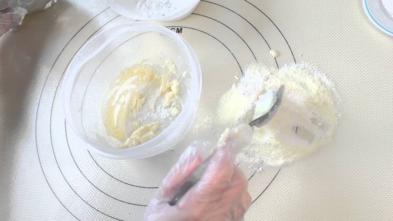 Мастика для цветов: молочная мастика.
