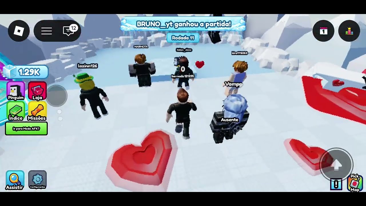 eu e meu amigo Lázaro jogando jogo de roblox